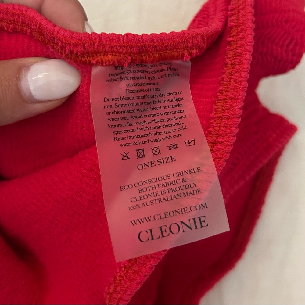 CLEONIE Shell Colorblock One-Piece Swimsuit - Picture 3 of 5